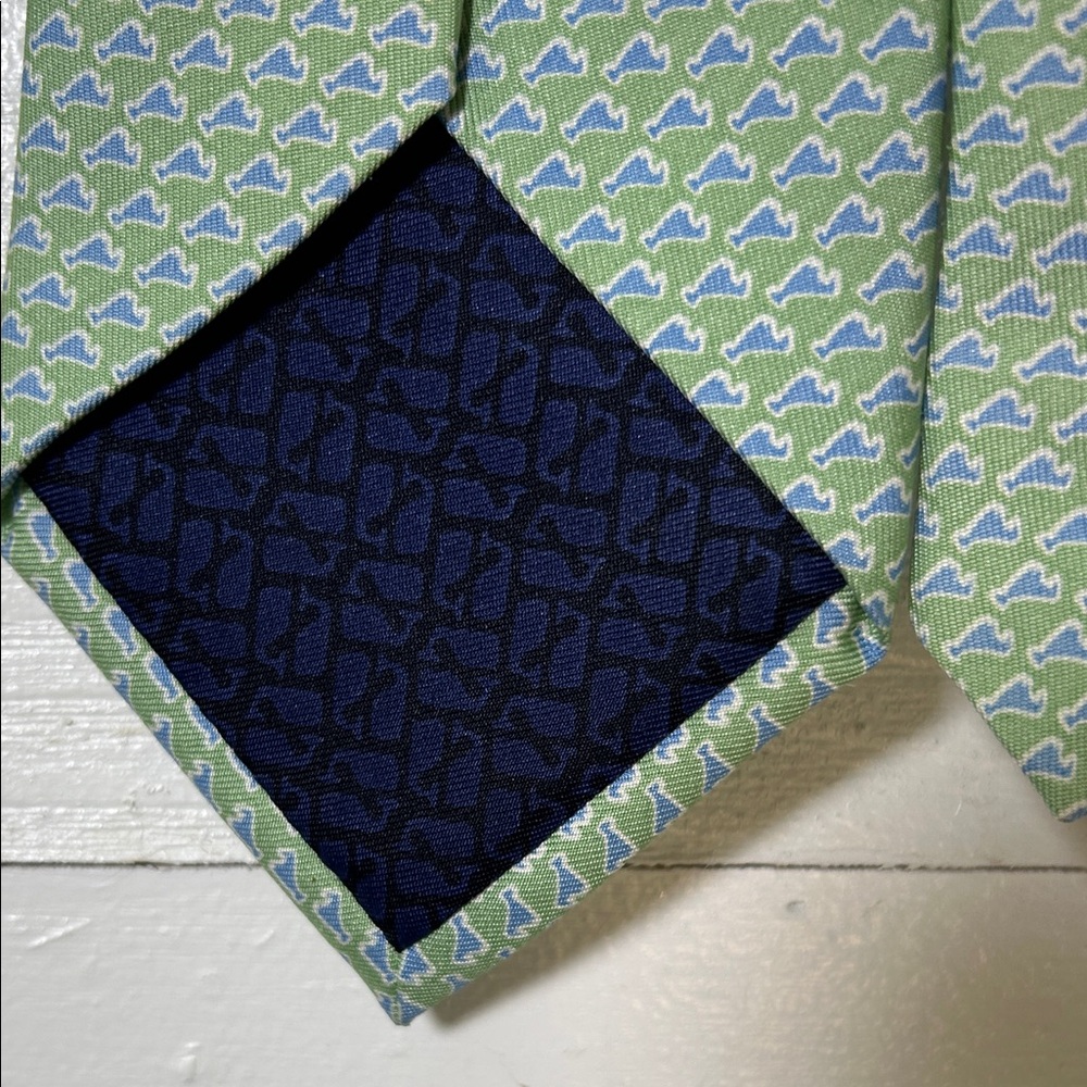 Vineyard Vines Mint Green Patterned Men's Tie - Blue & White Motif - Picture 5 of 8